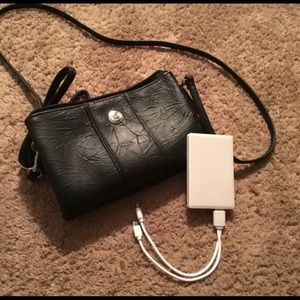 Stonemountain black purse with charger station